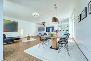 Lichtdurchflutete Doppelhaushälfte mit Kamin, Garten und hoher Energieeffizienz – 40589 Düsseldorf – Vorschaubild 7