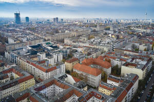 Samariter-Kiez: Südausrichtung, Balkon, sanierter Altbau. Attraktive und vermietete Wohnung. – 10247 Berlin – Vorschaubild 3