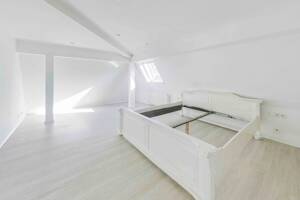 Stilvolle 3,5-Zimmer-DG-Wohnung mit Sauna, Kamin und Stellplatz in zentraler Stuttgarter Lage – 70180 Stuttgart – Vorschaubild 3