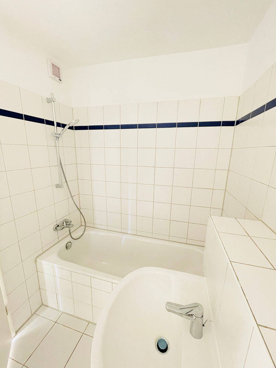 Helle 3-Zimmer-Wohnung mit Balkon nahe Dutzendteich und Luitpoldhain – Nürnberg – Vorschaubild 8