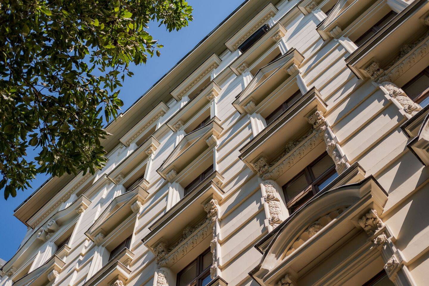 Attraktive Anlagechance im Wrangelkiez! Charmante Altbauwohnung mit Blick auf den Görlitzer Park – Berlin – Vorschaubild 2