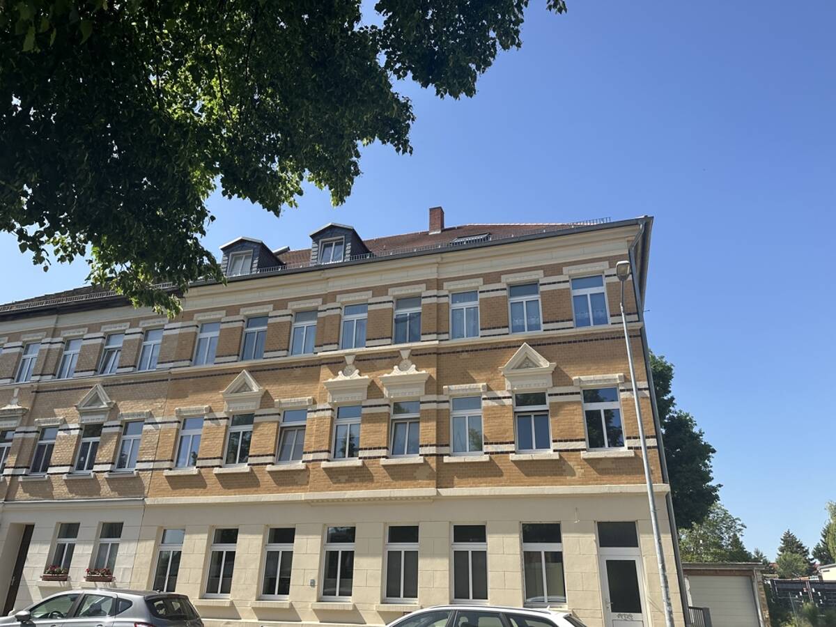 "Provisionsfrei für Käufer" Investitionschance: Renditestarkes Mehrfamilienhaus – 4319 Leipzig – Bild 1 von 9