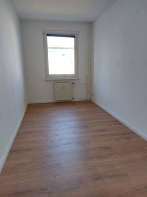 Schöne 4 Zimmerwohnung mit Einbauküche und Balkon – 2943 Weißwasser/Oberlausitz – Vorschaubild 6