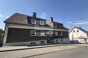 Helle 3-Zimmer-Wohnung mit Balkon, Garagenstellplatz in ruhiger Wohnlage.