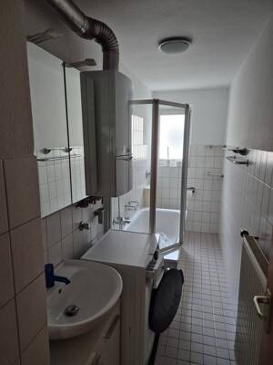 Gemütlich & grün: Helle 2-Zimmer-Wohnung mit Tageslichtbad in Essen-Holsterhausen – 45147 Essen – Vorschaubild 9