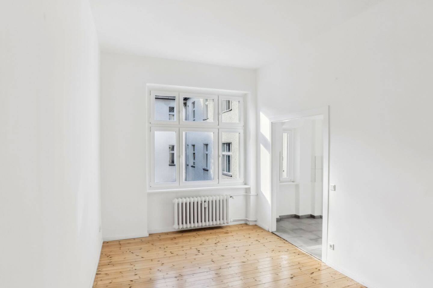 Stilvoll sanierter Altbauklassiker im Herzen Berlins – Berlin – Vorschaubild 2