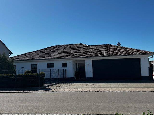 Alles auf einer Etage - Bungalow mit pflegeleichtem Garten und vielen Annehmlichkeiten – Feuchtwangen – Vorschaubild 3
