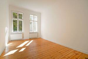 Zeitloser Berliner Altbau - 2 Zimmer mit Originalstuck und viel Charme – 10247 Berlin – Vorschaubild 2