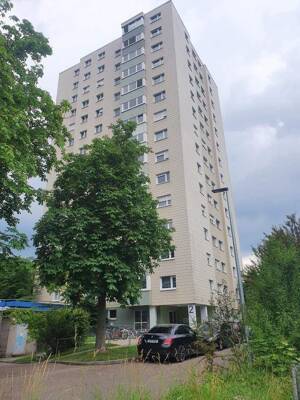 PROVISIONSFREI vermietete 3-Zimmer-Wohnung mit Balkon, im 4. OG eines Mehrfamilienhauses