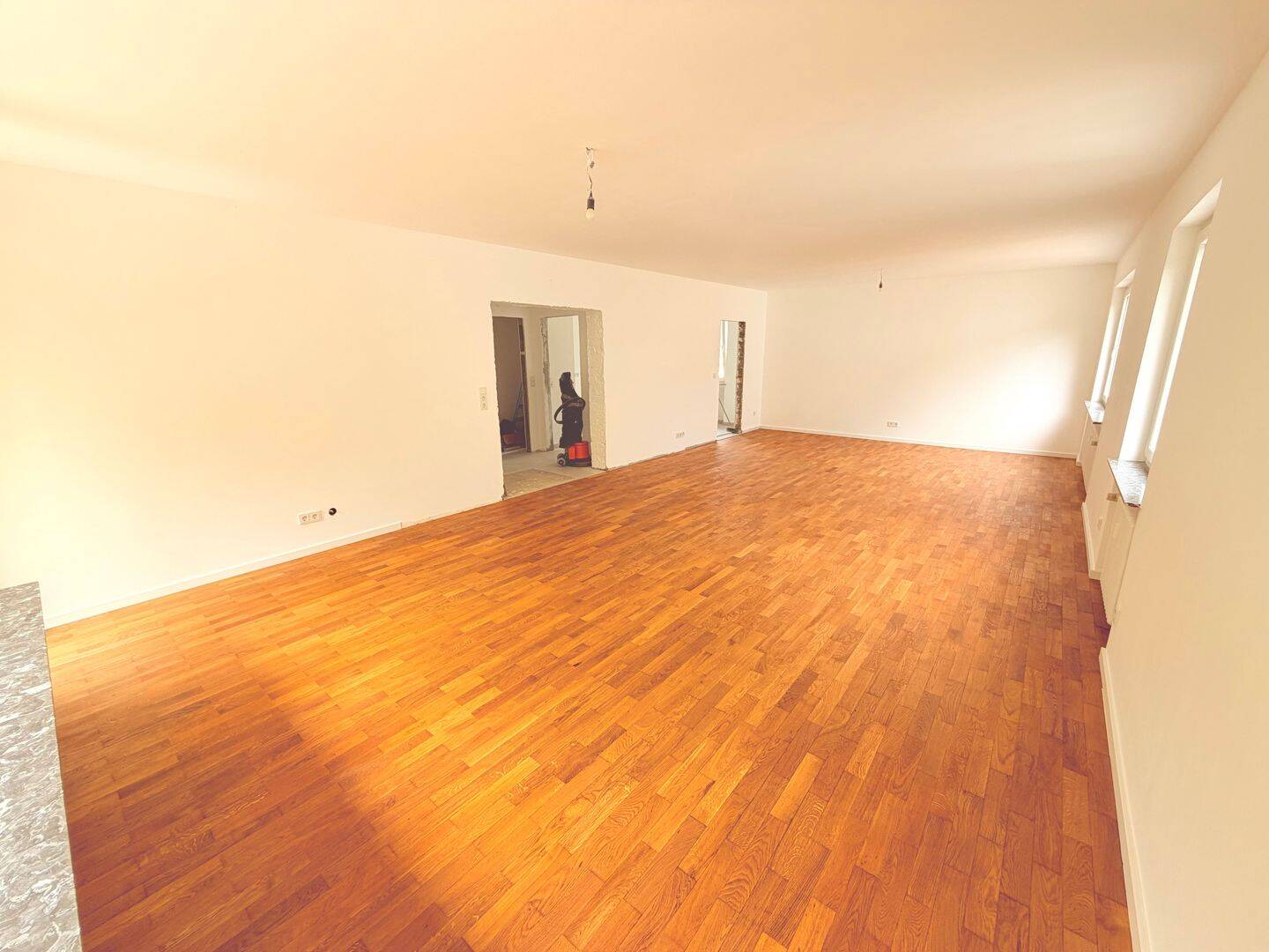 Erstbezug nach umfassender Renovierung: großzügige 4-Zimmer-Wohnung im 1. Obergeschoss mit Balkon – Trier – Vorschaubild 4