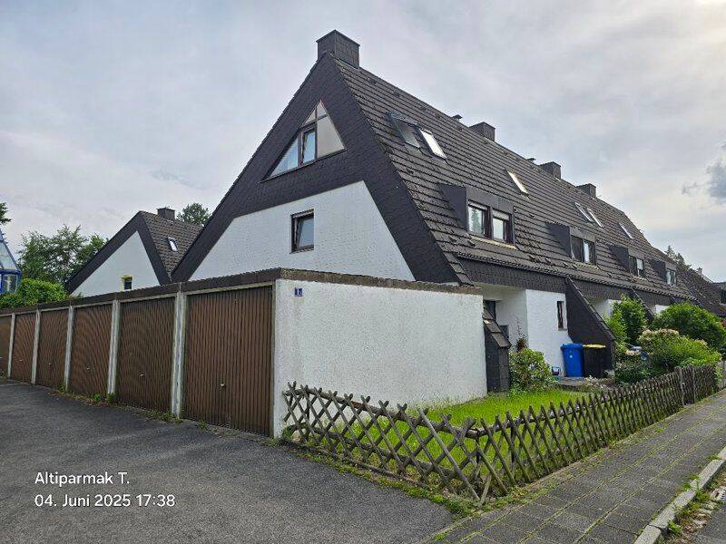 Gepflegtes und gemütliches Reiheneckhaus mit 2 GARAGENGeräumiges Familienhaus mit Terrasse in Nürnberg Herpersdorf – Nürnberg – Vorschaubild 2