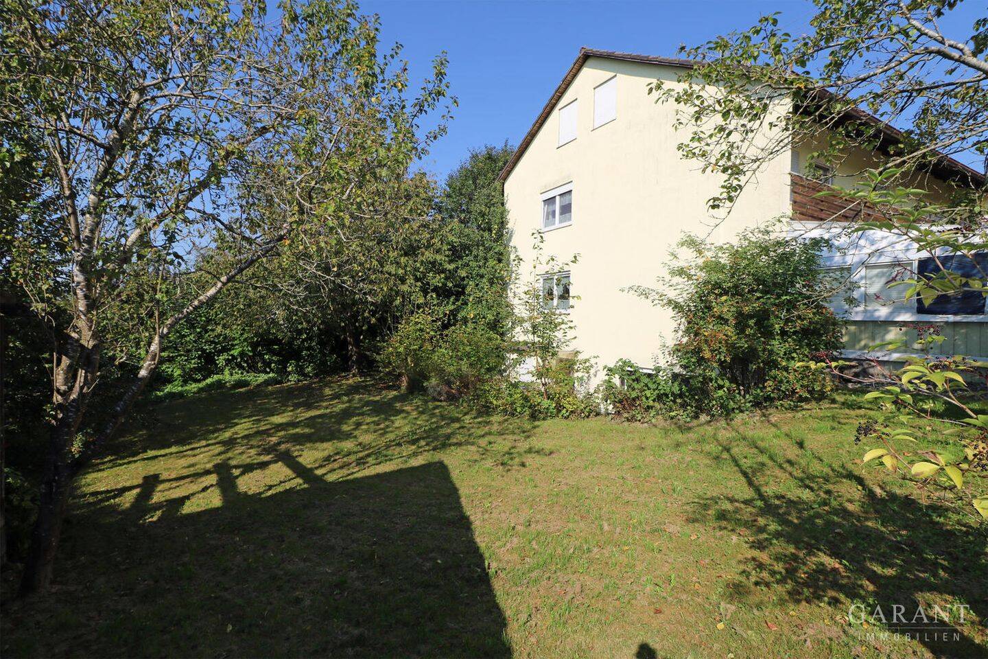 Attraktives Zweifamilienhaus mit ausgebautem Dachgeschoss und vielseitigen Nutzungsmöglichkeiten – Althegnenberg – Vorschaubild 2