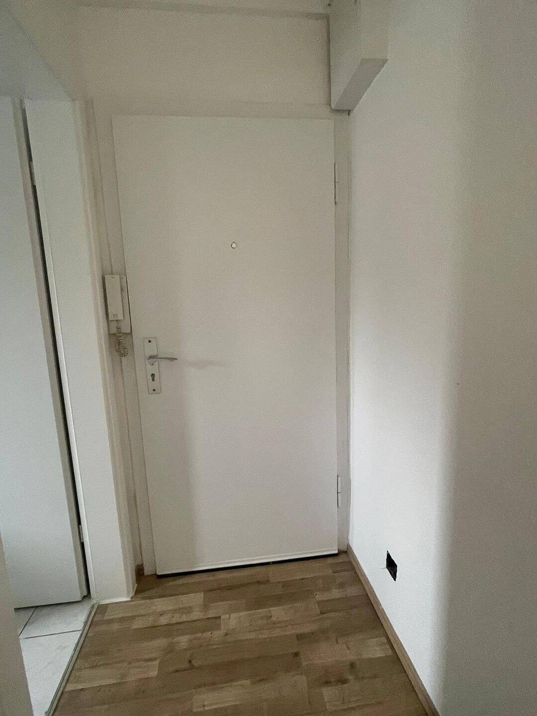 Helle 3-Zimmer-Dachgeschosswohnung mit, Badewanne & optionaler EBK in Wuppertal-Barmen – Wuppertal – Vorschaubild 2