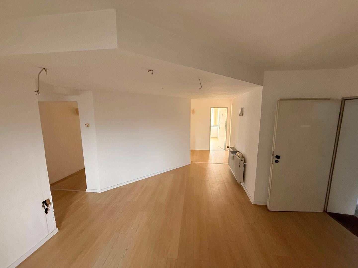 Attraktive 9-Zimmer-Wohnung mit Einbauküche in zentraler Lage von Gelsenkirchen – Gelsenkirchen – Vorschaubild 5