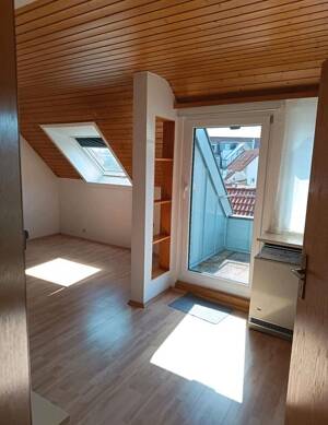 Helles Zimmer mit Balkon zur in der Karlstraße (nahe RWU), 88250 Weingarten. – 88250 Weingarten – Vorschaubild 2