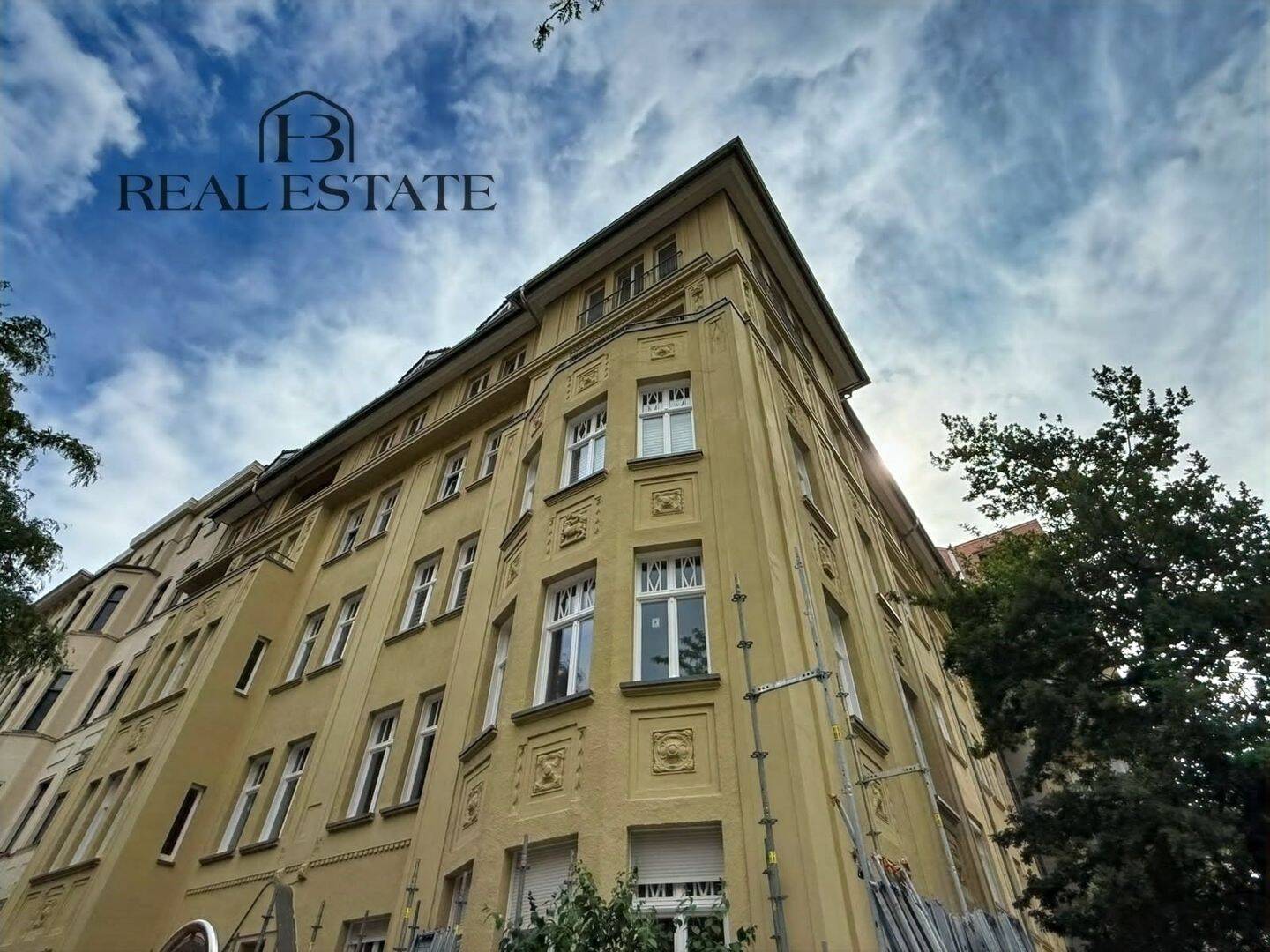 Großzügige Altbauwohnung mit Klimaanlage & Fußbodenheizung