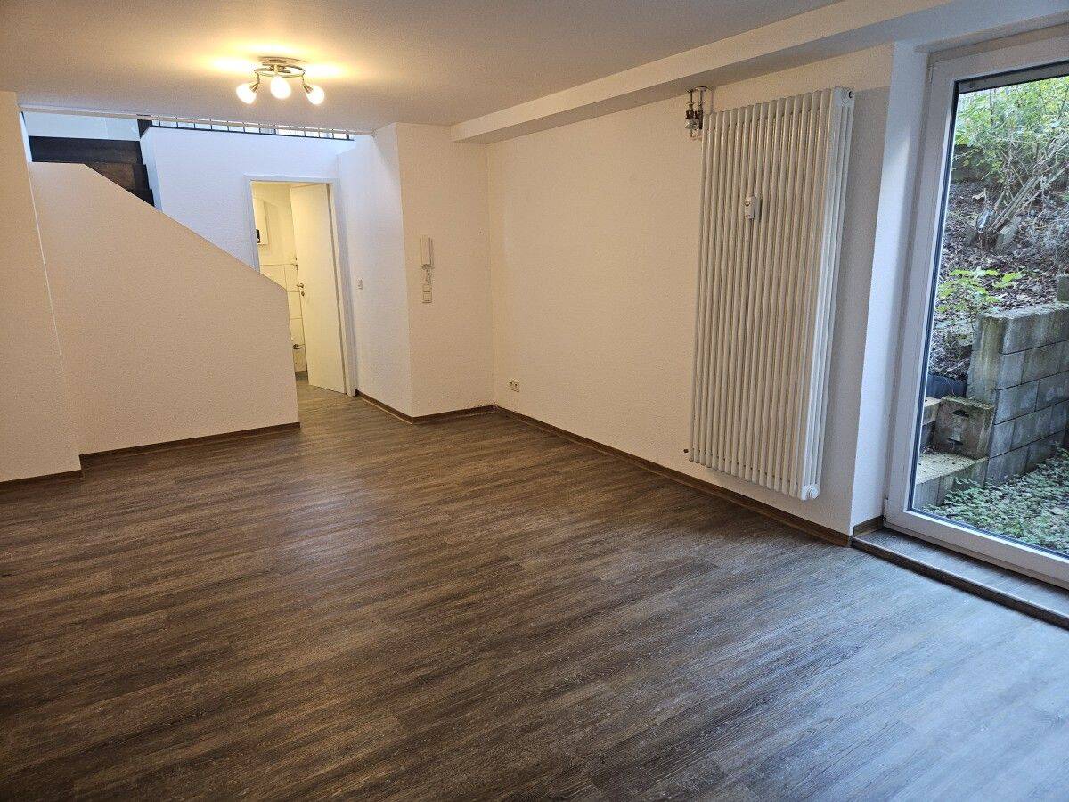 Maisonettewohnung mit Terrasse, Garten und PKW Stellplatz, ab sofort frei!!!
