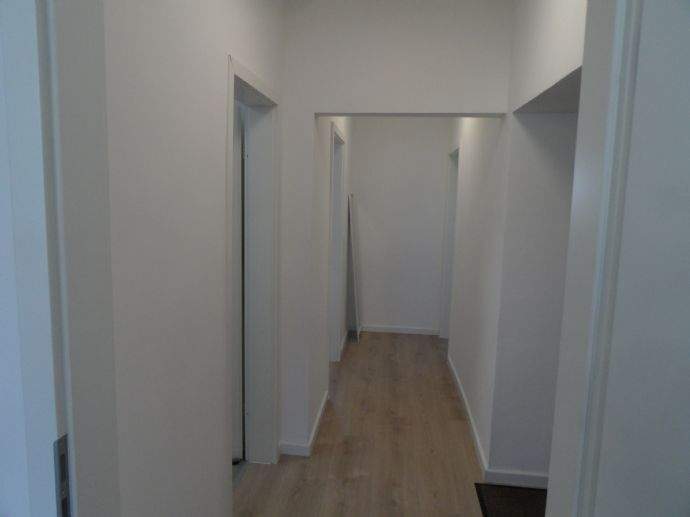 Köln-Sürth (Rheinnähe); helle, renovierte Dreizimmerwohnung mit großer Terrasse; WG geeignet – Köln – Vorschaubild 5
