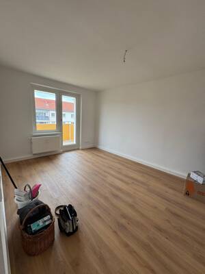 Helle 2-Raumwohnung mit Einbauküche, modernem Bad zu vermieten – 1237 Dresden – Vorschaubild 6