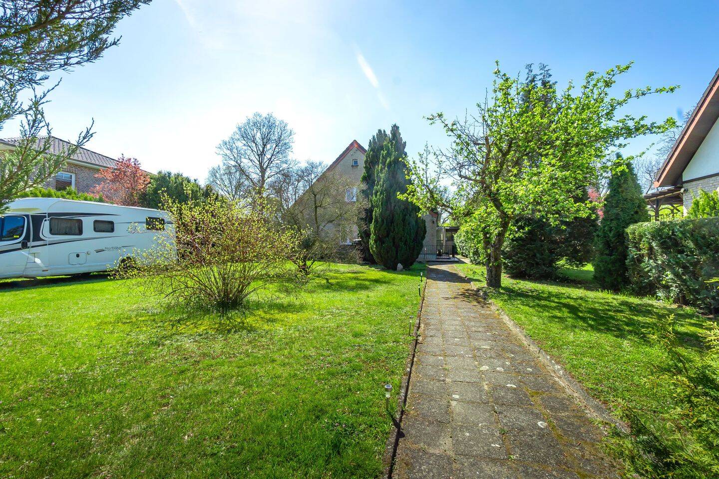Viel Platz für Familie & Hobby: 110 m² EFH mit 1.089 m² Grundstück, 4 Zi, Garage in Kaulsdorf – Berlin – Vorschaubild 2