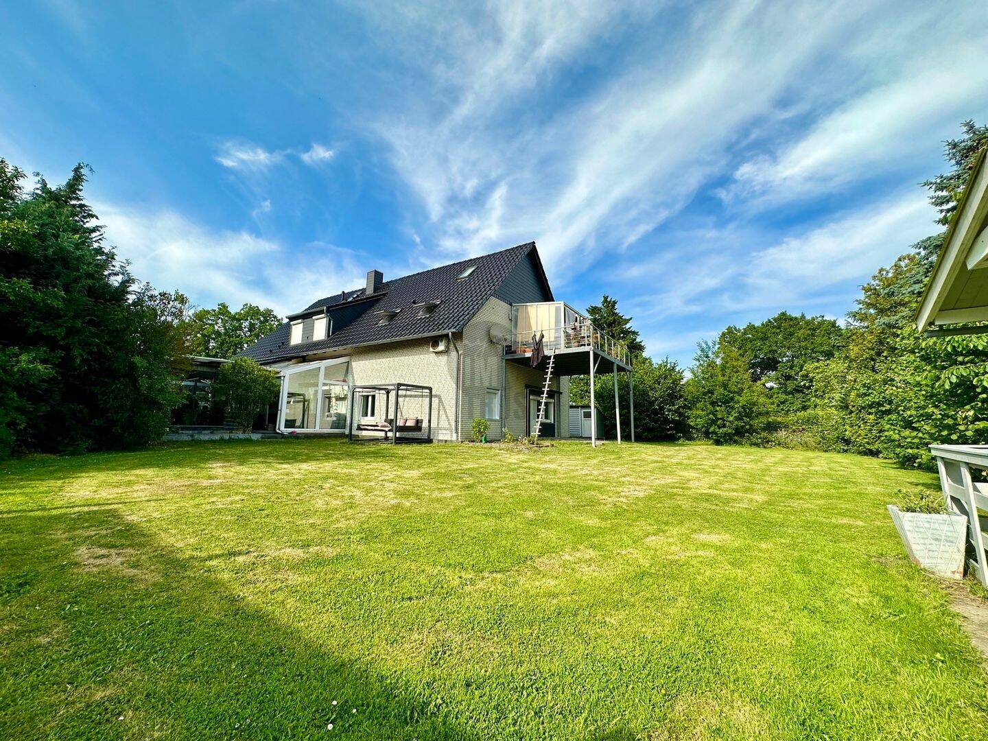 Großzügiges 3 Familienhaus auf großem Grundstück mit 330 m², Wintergarten & Terrassen! – Langenhagen – Vorschaubild 6