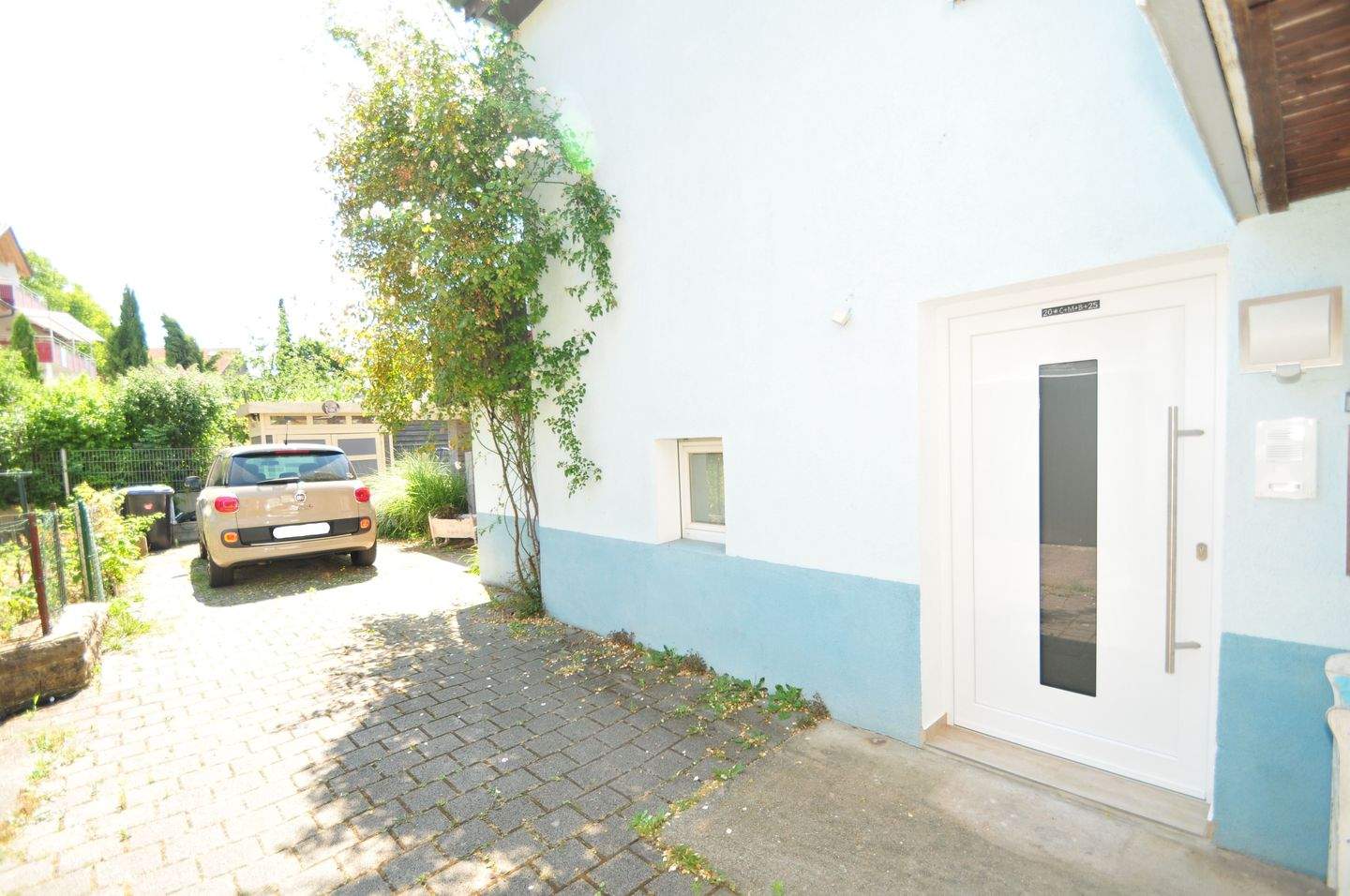 + Einfamilienhaus (DH) mit großem Garten - PKW-Stellplatz - überdachte Terrasse & Balkon + – Leutenbach – Vorschaubild 2