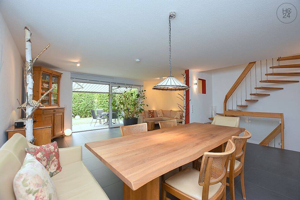 Schön möblierte Doppelhaushälfte mit zwei Terrassen, Garten und Stellplatz in Stuttgart Rohr