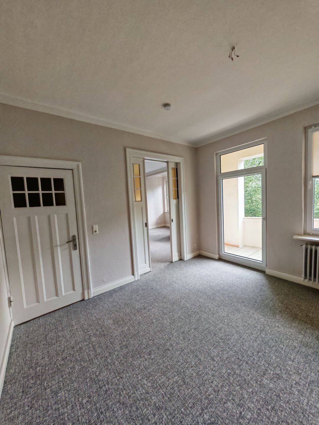 Schöne Altbauwohnung in Holtenau mit Kanalblick