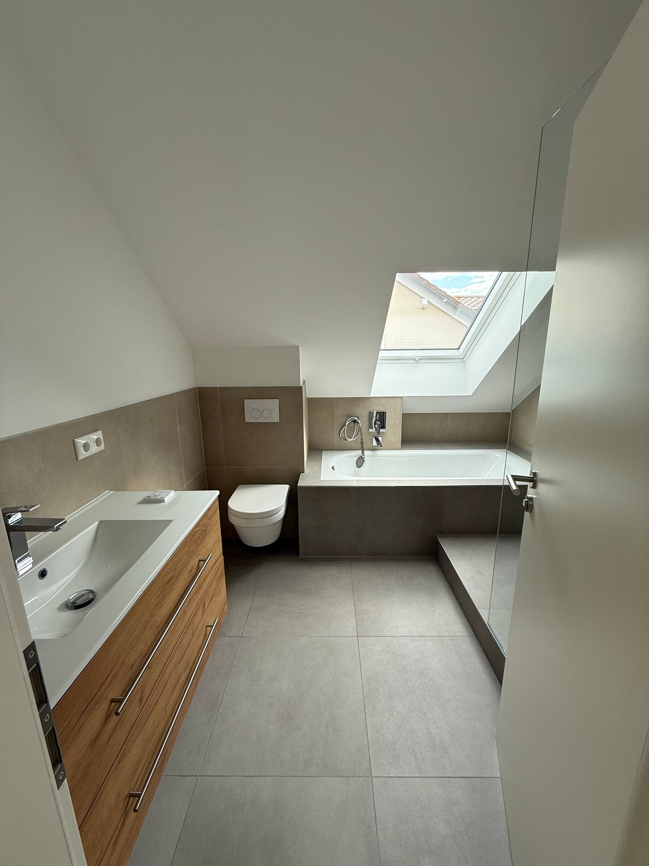Traumhafte 90qm DG-Wohnung in Allach – Erstbezug nach Ausbau – München – Vorschaubild 7