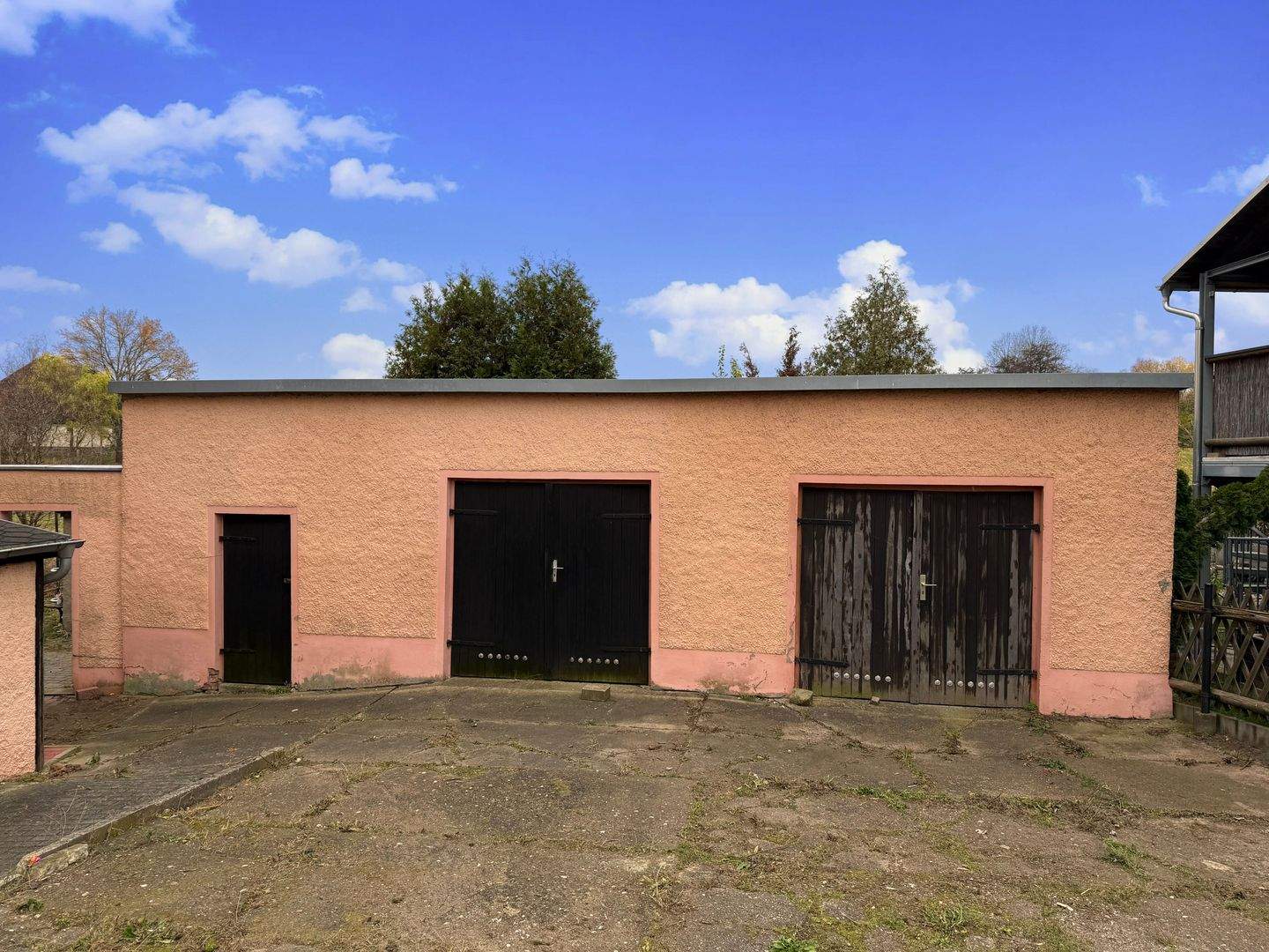 Freistehendes Haus mit Garagen, Einfahrt und Garten in Waldheim – Waldheim – Vorschaubild 4