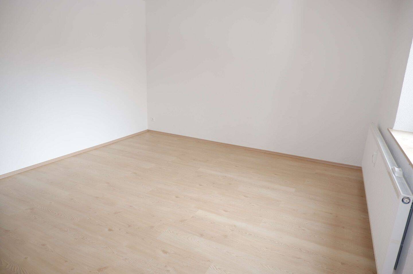 EBK mögl. * Alles NEU !!! Balkon + offener Küche im 1. OG !!! – Chemnitz – Vorschaubild 9