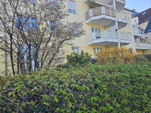 Bereits vermietet: Kleine 2 Zimmer-Wohnung. Kochnische. Balkon. Tiefgaragen-Stellplatz – 1328 Dresden – Vorschaubild 3