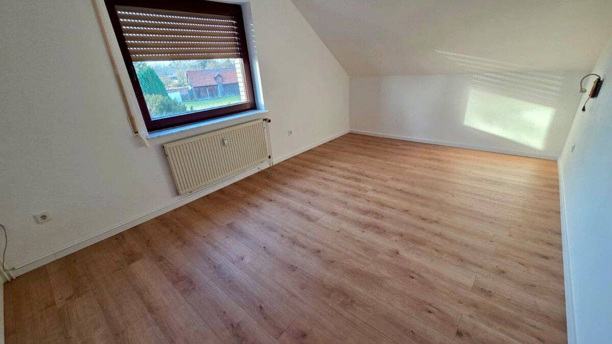 Moderne, frisch renovierte Maisonette mit Atelier – Wolfsburg – Vorschaubild 6