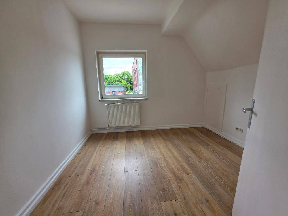 Einfamilienhaus für Handwerker/Firmen mit Garten in Jenfeld – Hamburg – Vorschaubild 3