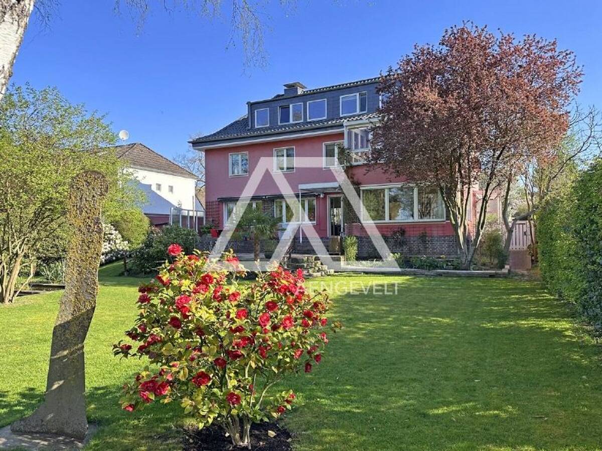 Freistehendes Einfamilienhaus auf großzügigem Gartengrundstück im privilegierten Düsseldorfer - Norden – 40474 Düsseldorf – Bild 1 von 9