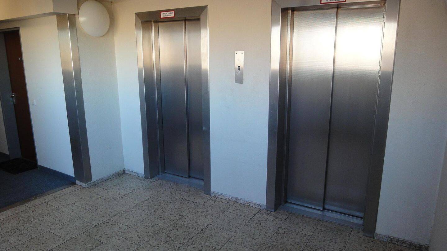 Freies, möbliertes Appartment, keine Provision, Loggia, Stadt-Alpenblick, U-Bahn im Haus, OEZ – München – Vorschaubild 4