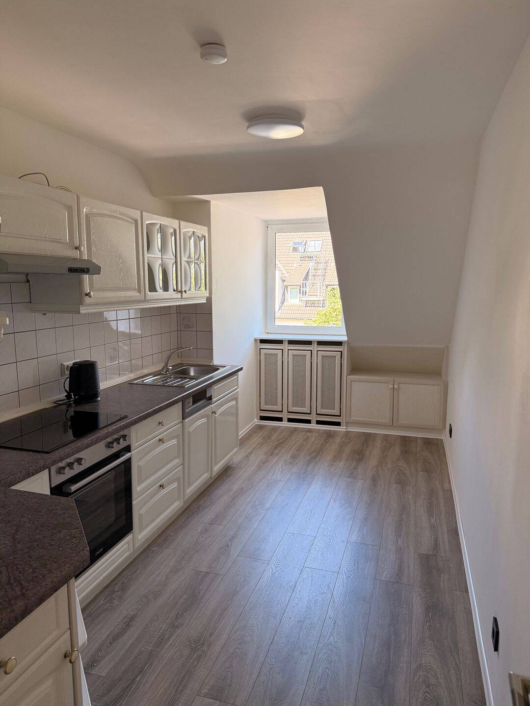 Exklusives Wohnen am Toelleturm - Charmante Dreizimmer-Dachgeschosswohnung mit EBK und Stellplatz – Wuppertal – Vorschaubild 8