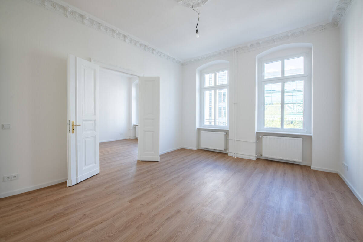 Bezugsfrei: Erstbezug nach kompletter Sanierung I Balkon I Parkett I Tageslicht-Badezimmer – Berlin – Vorschaubild 2