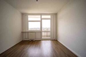 Sanierte 3 Raumwohnung mit Balkon mit guter Anbindung (WBS) – 1169 Dresden – Vorschaubild 3