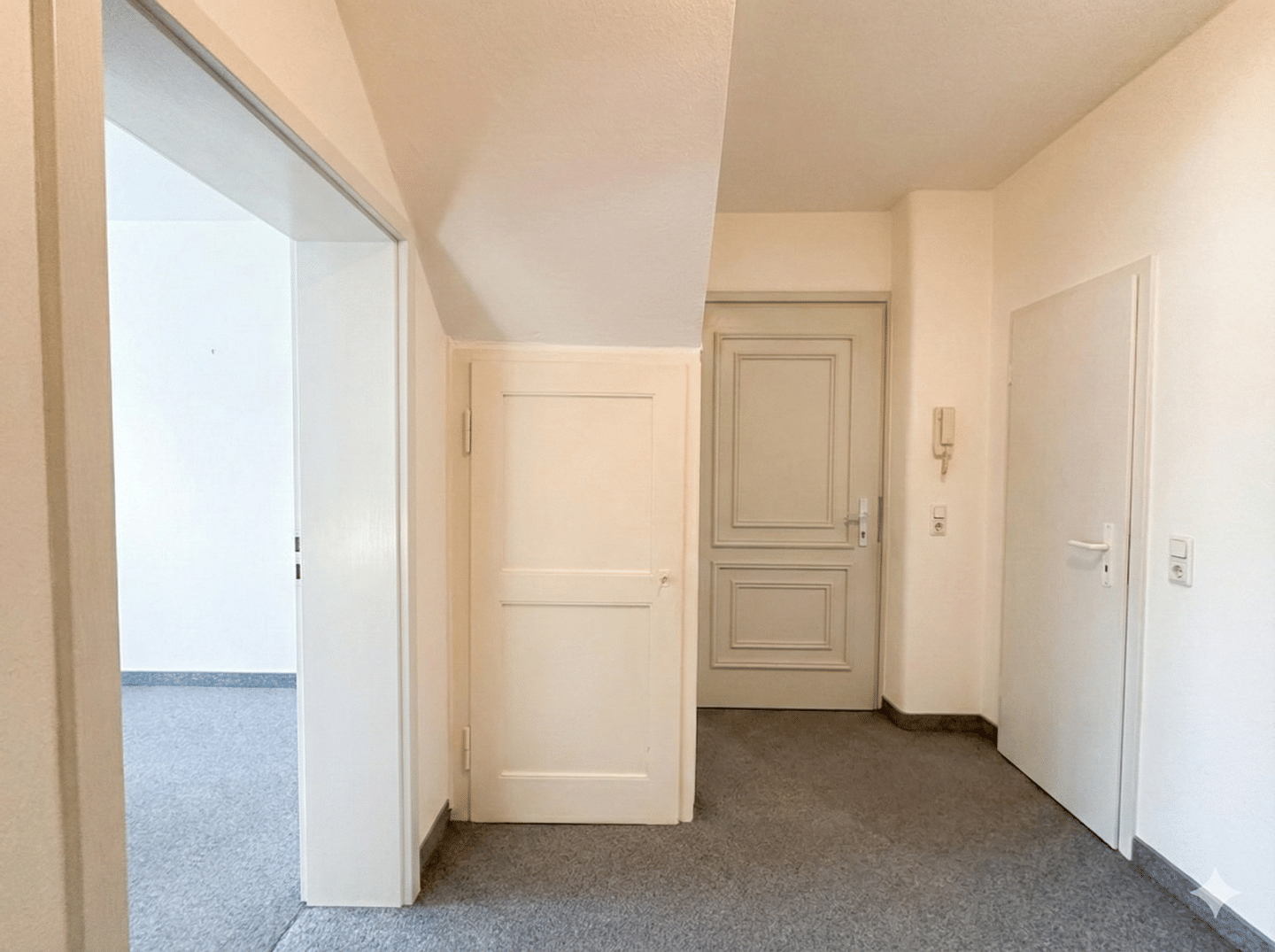 Wertstabil investieren in Erfurt-Daberstedt: Gepflegte 3-Raum-Wohnung inkl. Garage & Ausbaureserve – Erfurt – Vorschaubild 9