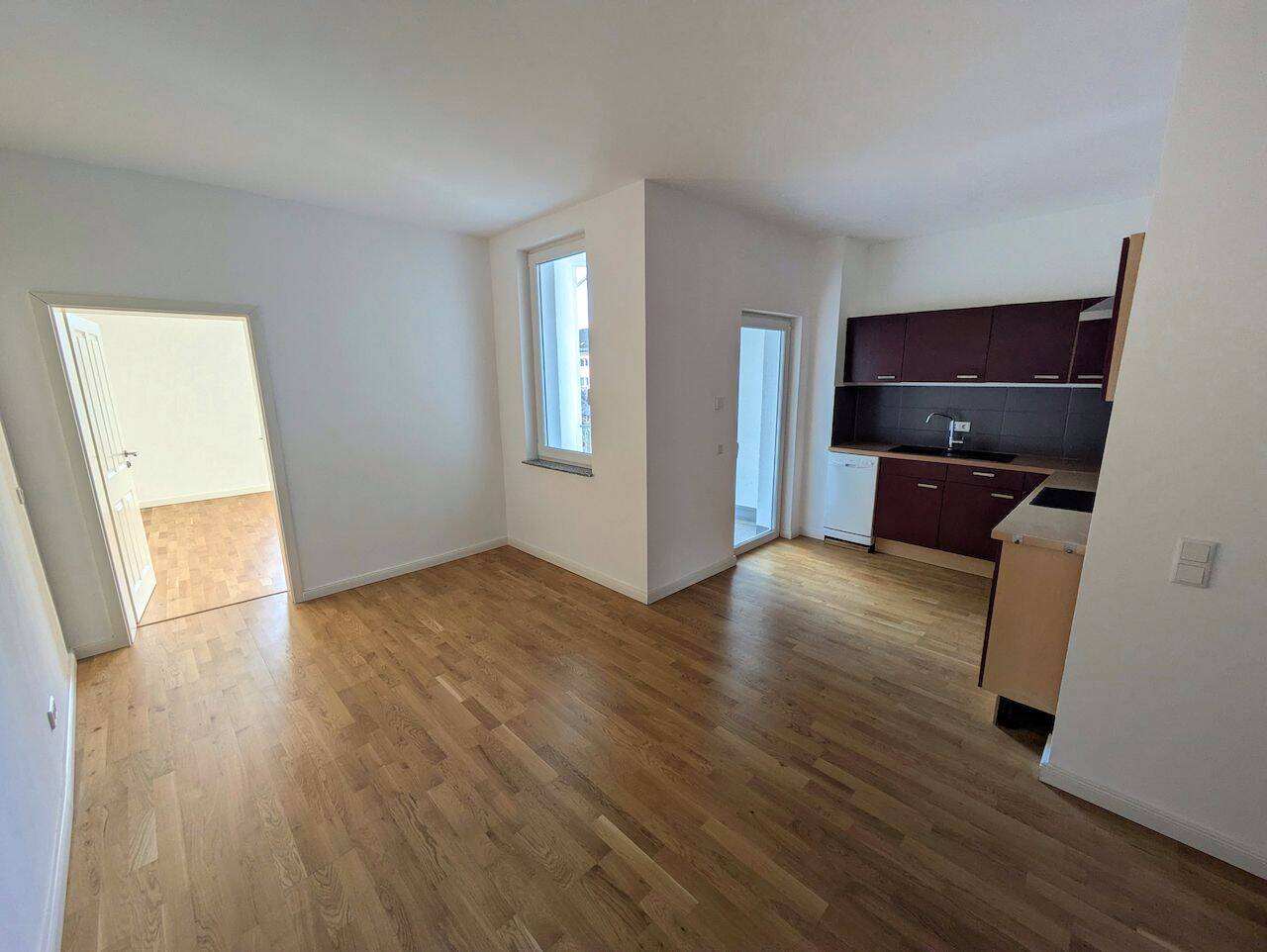 ++ Einbauküche, Balkon, Parkett, modernes Badezimmer, zentrumsnähe - schicke 2,5-Raum Wohnung ++ – Chemnitz – Vorschaubild 7