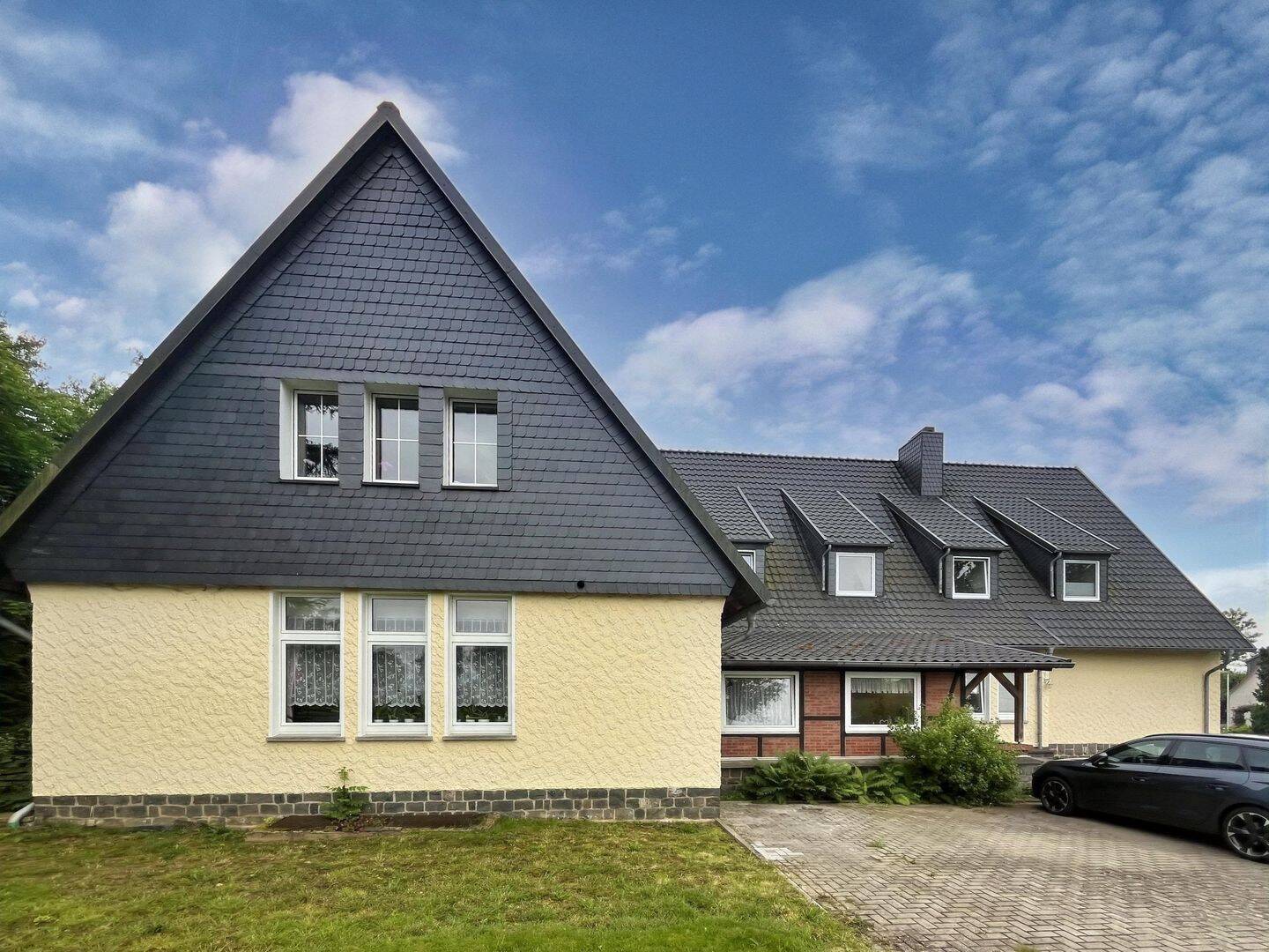Mehrfamilienhaus: 4 Wohn- + 1 Gewerbeeinheit - 5.560m² Grds – Hattorf am Harz – Bild 1 von 9