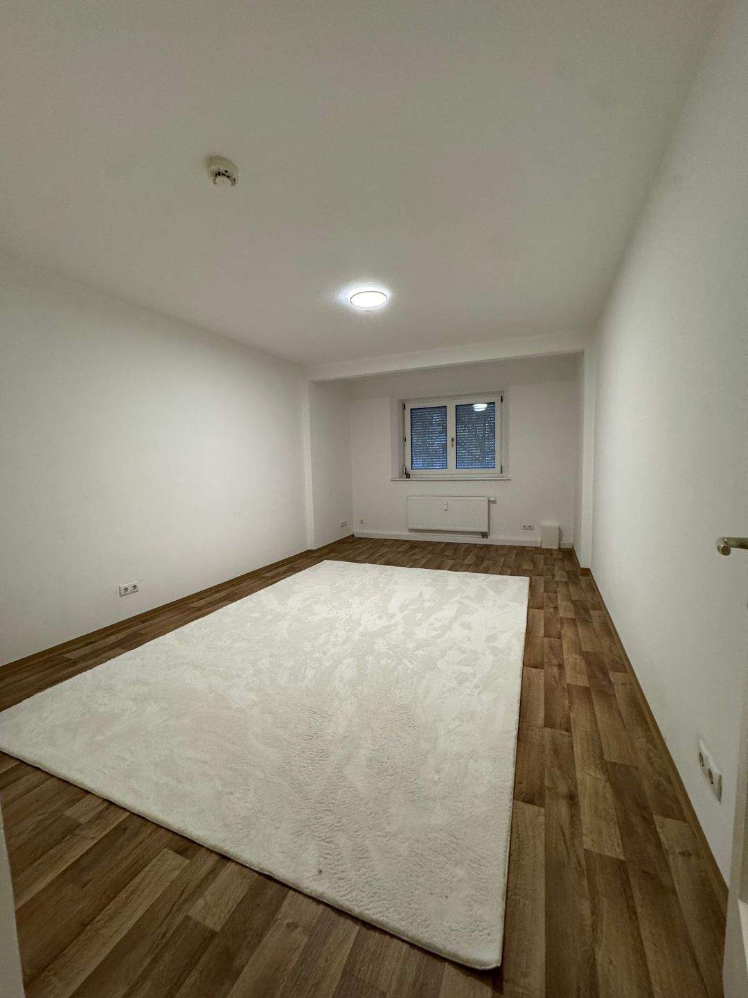 Renovierte 2-Zimmer-Wohnung mit Loggia im 2. OG in 90443 Nürnberg – Nürnberg – Vorschaubild 3