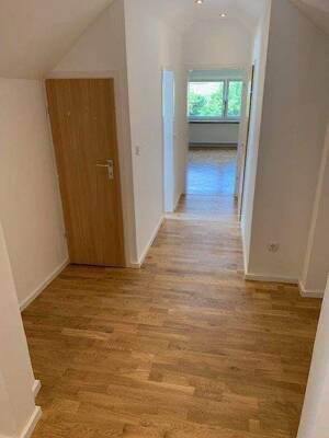Gemütliche Dachgeschosswohnung mit kleiner Einbauküche – 45289 Essen – Vorschaubild 6
