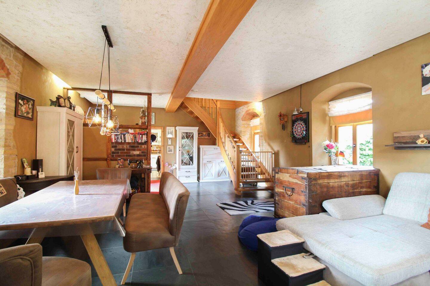 Wohnträume leben: Gehobenes Einfamilienhaus mit Garten, Spa-Bereich und Garage in Sömmerda-Frohndorf – Vogelsberg – Bild 1 von 9