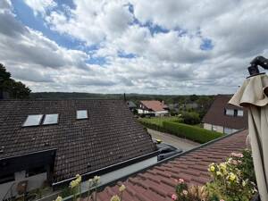 Großzügiger Wohntraum! Interessante 3,5 Zimmer-Wohnung mit 2 Balkonen, Dachterrasse und Stellplatz! – 72631 Aichtal – Vorschaubild 2