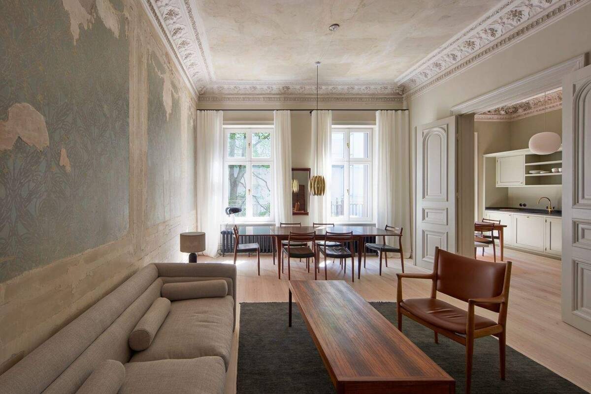 Komplett möblierte wunderschöne Zwei-Zimmerwohnung mit Balkon W12.01 – 20148 Hamburg – Bild 1 von 9
