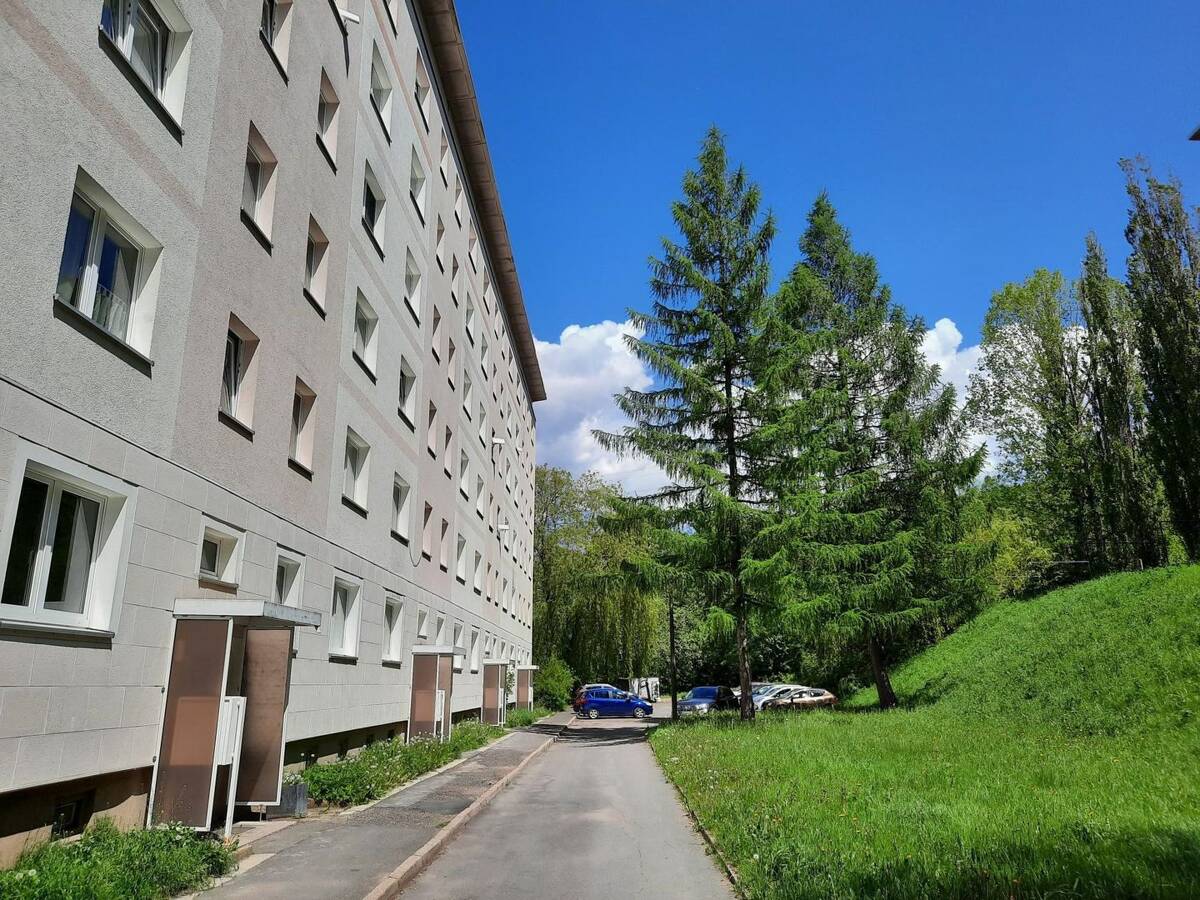 Helle 3-Zimmer-Wohnung mit Balkon in Suhl - Jetzt mieten und sparen! – 98527 Suhl – Bild 1 von 8