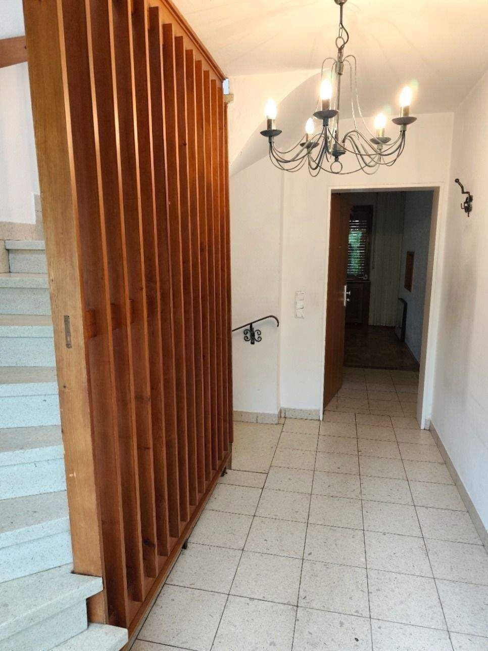 Großzügiges Ein- bis Zweifamilienhaus mit Garage und wunderschönem Garten in Toplage von Altenfurt – Nürnberg – Vorschaubild 7
