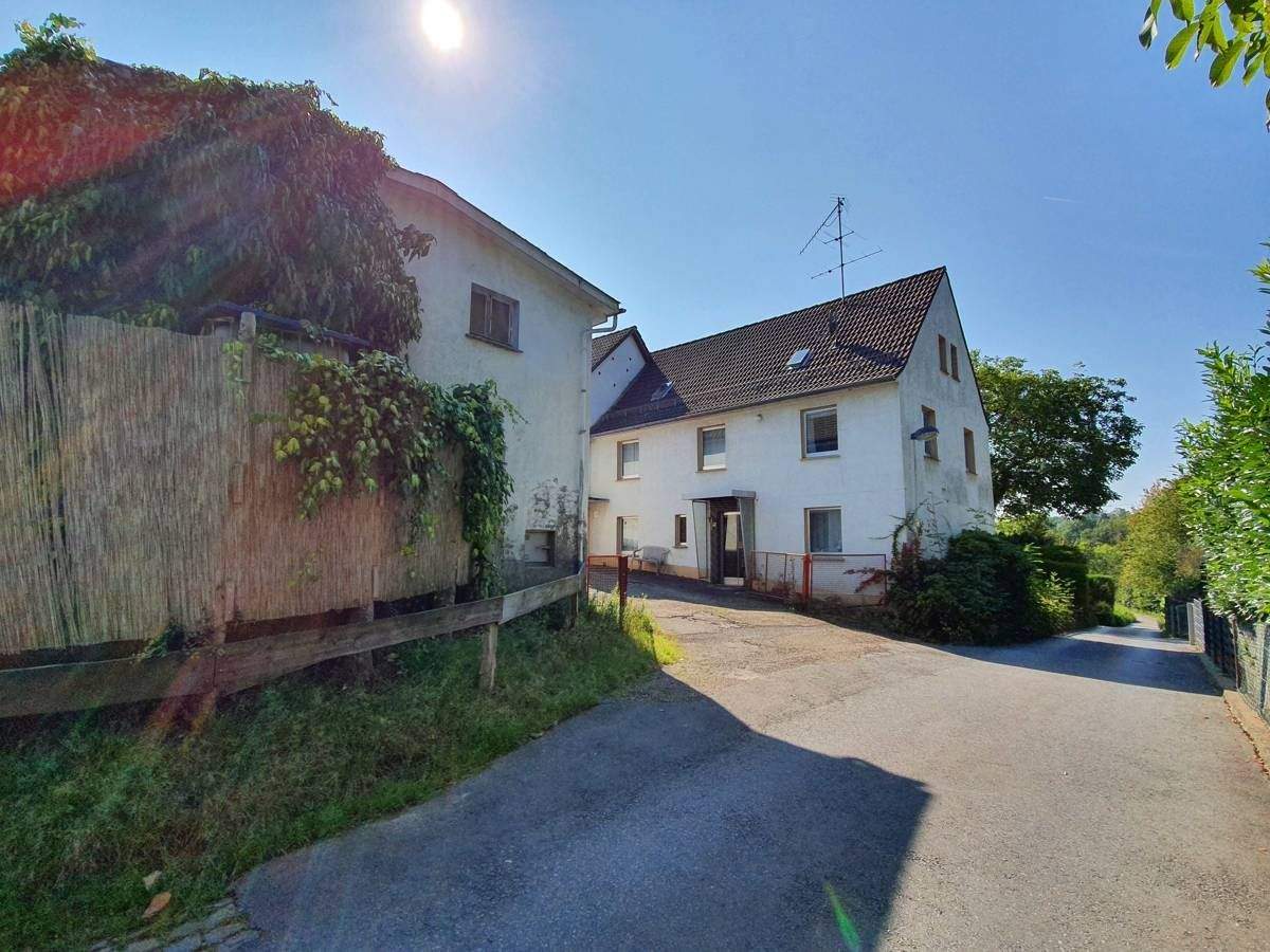 Höhscheid: Entwicklungspotenzial! Freistehendes Sanierungsobjekt + Halle, ca. 1.900 m² Grundstück! – Solingen – Vorschaubild 2